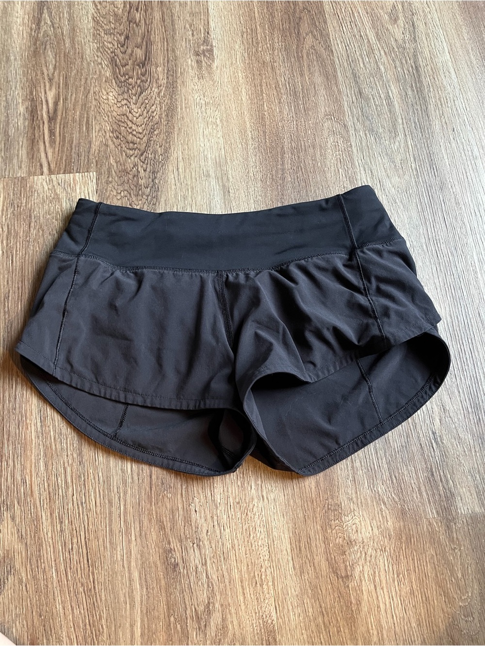 Lululemon Speed Up Lined Running Shorts
Size 2 black
